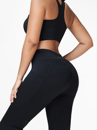 Running set in Black - close-up of the pocket leggings showing the contoured seat seam.